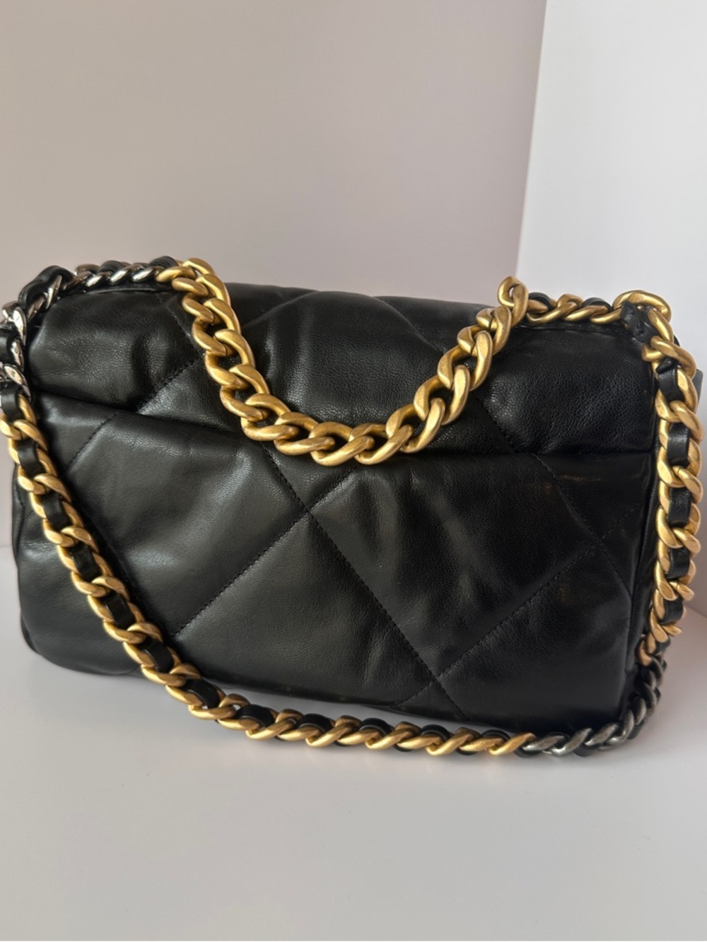 CHANEL 19 Medium Flap Black Goatskin | Excellent | Full Set | Authenticated - Picture 4 of 17